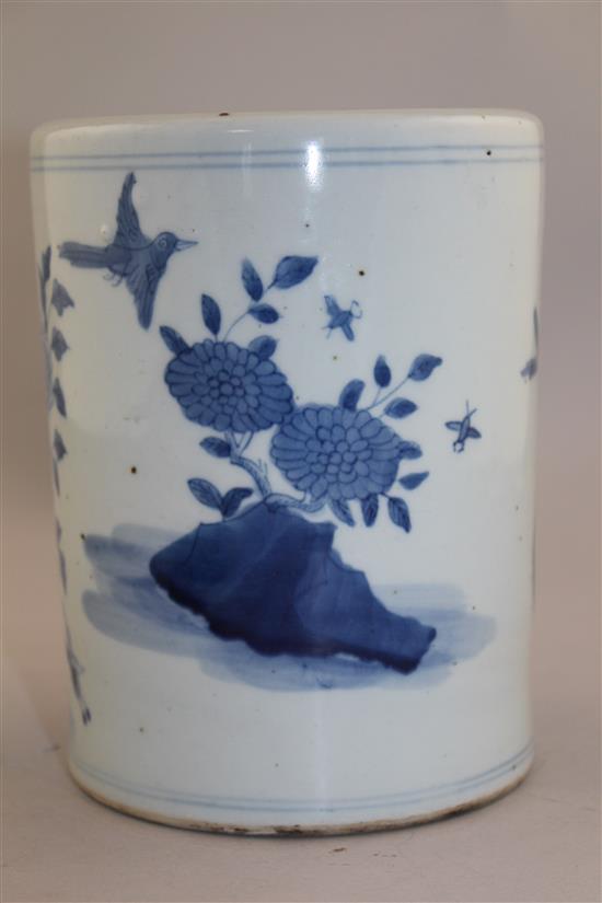 A Chinese blue and white cylindrical brush pot, 19th century, 16.5cm